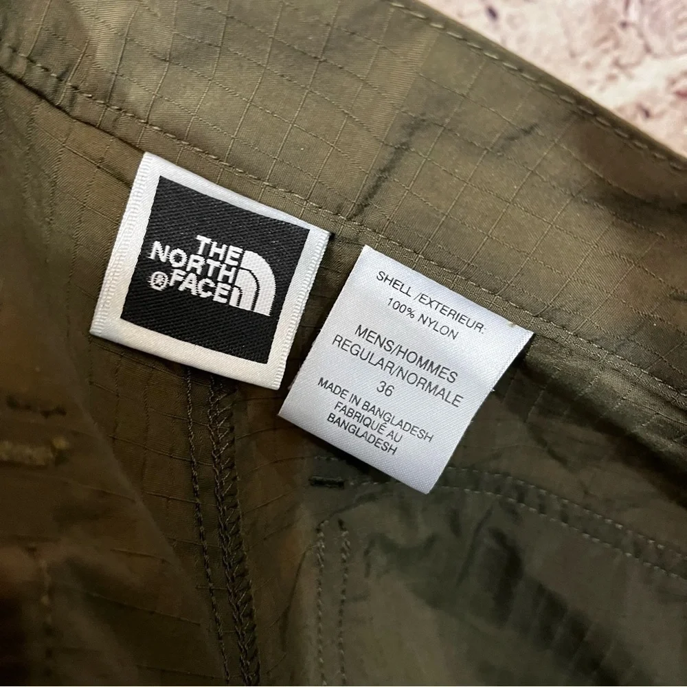 The North Face Green 2 in 1 Convertible Zip Nylon Hiking Pants